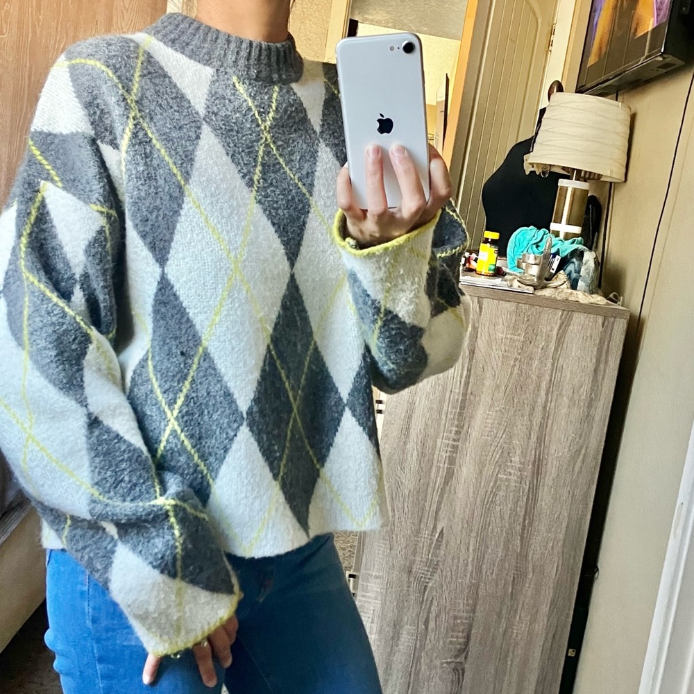 Prince of Scotland X H&M sweater